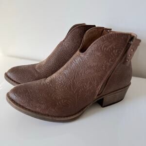 Very G Devine tooled ankle boot in tan size 6.5